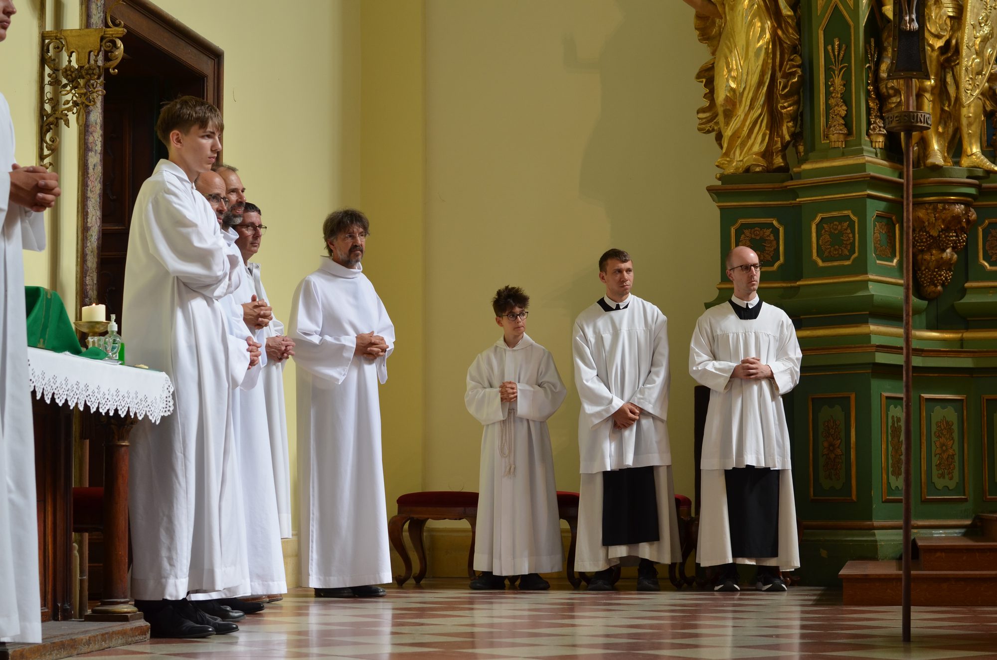 Papok és ministránsok a szentmisén
